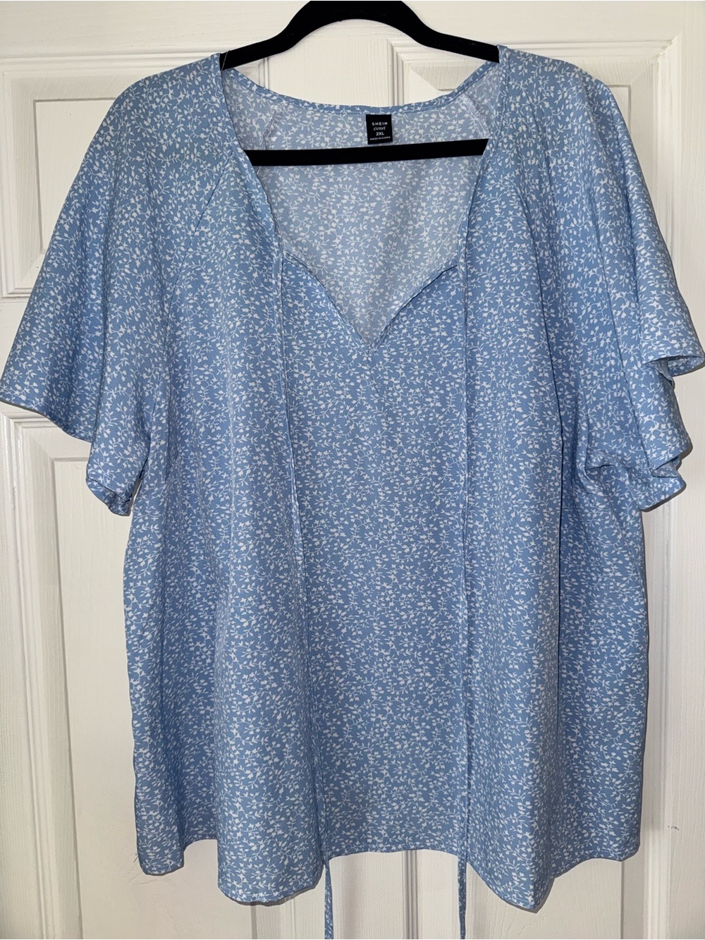 SHEIN Light Blue Floral V-Neck Flutter Sleeve Tunic